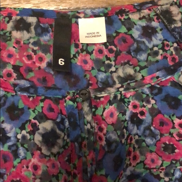 H&M flutter sleeve blouse. Size 6 - Picture 2 of 2